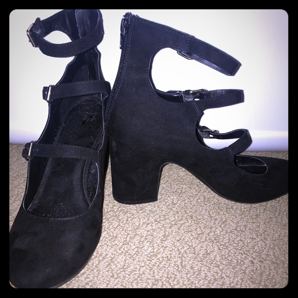 A New Day Black Heeled Pumps Size 11